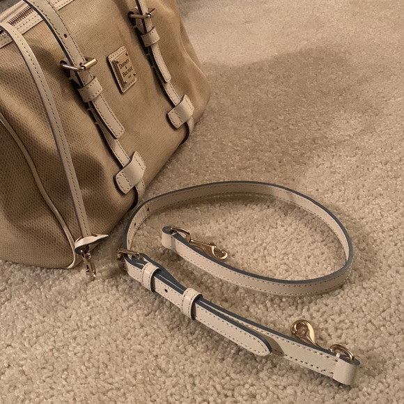 Dooney & Bourke Cream/Tan Panama Barrel Bag With Adjustable Crossbody Strap NWOT - Picture 13 of 17